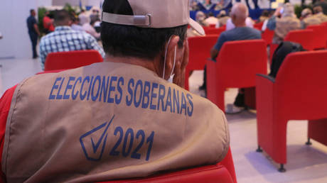 'Only UK journo', который будет освещать выборы в Никарагуа на местах, сообщил, что он был задержан - RT World News