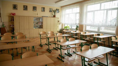 Правительство обещает искоренить `` морально разлагающее '' сексуальное издание - RT World News