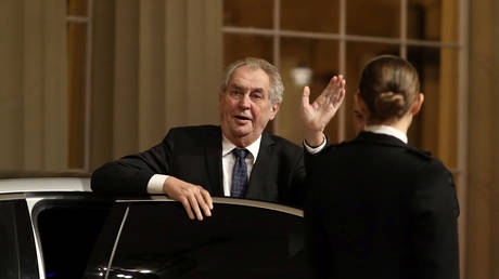 Президента Чехии отправили обратно в больницу - RT World News