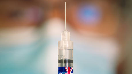 Ведущий австралийский доктор предупреждает, что непривитым будет `` жалкая и очень одинокая жизнь '' - RT World News