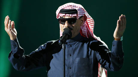 Всемирно известный музыкант задержан в Турции по обвинению в терроризме - RT World News