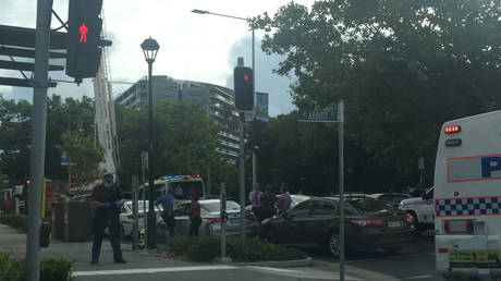 Женщина подожгла карантинный отель Covid - RT World News