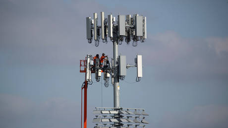 Агентство здравоохранения шпионило за миллионами во время карантина Covid - RT World News