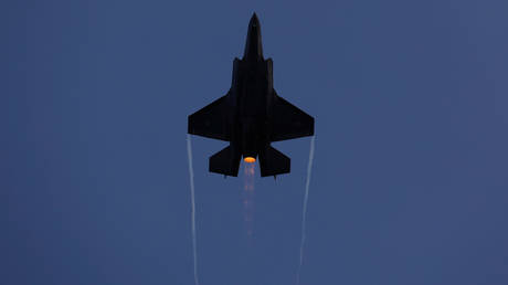 Байден приветствует покупку Финляндией самолетов США на фоне "опасений по поводу России" - RT World News