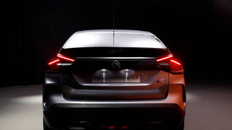 Citroen раскритиковали за `` хищную '' рекламу - RT World News