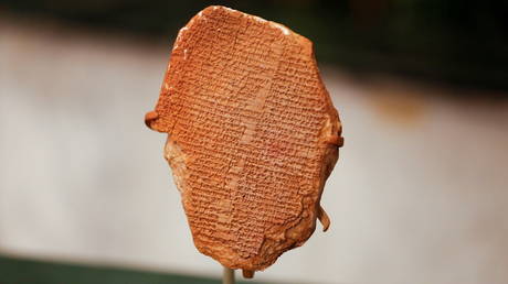 Древний эпос, изъятый ​​из хобби-холла, снова встретили в Ираке - RT World News