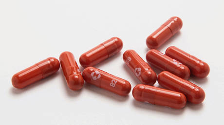 Франция отказывается от тысячи доз противовирусного лечения Covid - RT World News