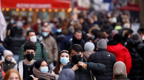 Франция предсказывает огромные масштабы распространения Omicron - RT World News