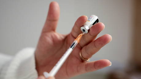 Франция сокращает интервалы между бустерами - RT World News