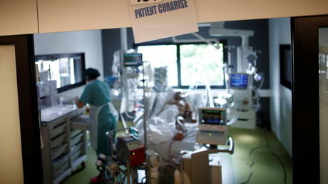 Франция установила новый рекорд по количеству ежедневных случаев Covid - RT World News