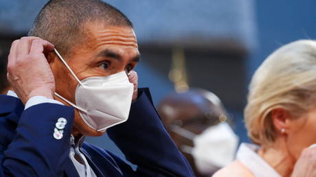 Генеральный директор BioNTech ответил на заявления, что отказался от вакцинации - RT World News