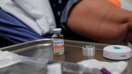 `` Этические стандарты '' ставят белых на задний план при лечении Covid-19 - RT World News