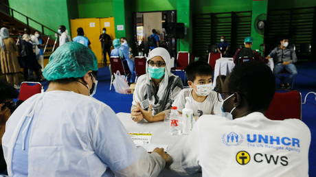 Обеспокоенность по поводу побочных эффектов мешает доставке укола Covid - документы - RT World News