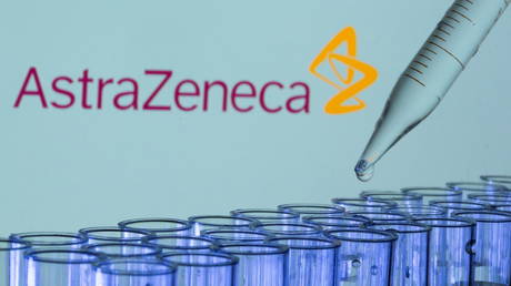Обнаружен триггер для образования тромбов укола AstraZeneca - RT World News