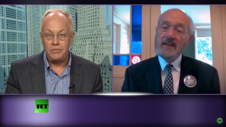 Обращение с Джулианом отражает "коррупцию, преступность" США и их союзников - отец Ассанжа рассказал RT - RT World News