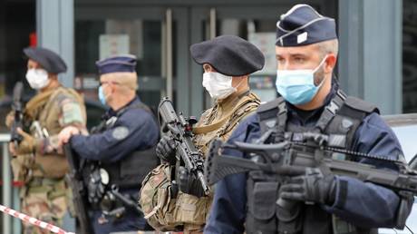 Полиция предотвратила нападение джихадистов с ножом - RT World News