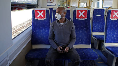 Правительство ЮАР посоветовало прекратить карантин Covid - RT World News