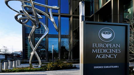 Регулятор ЕС одобрил пятую вакцину против Covid-19 - RT World News