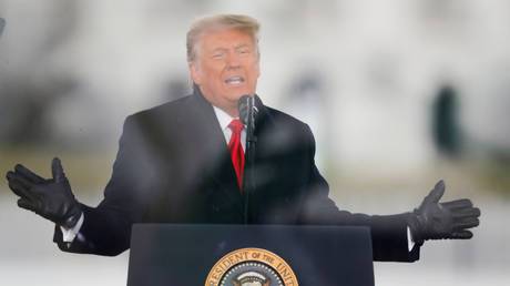 Трамп просит Верховный суд заблокировать выпуск документов от 6 января - RT World News