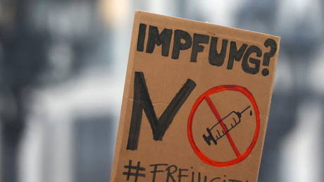В восточной Германии прошли массовые протесты против ограничений Covid-19 - RT World News