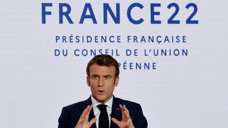 Вопрос об Украине нельзя решить одним лишь давлением на Россию - Макрон - RT World News