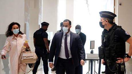 Задержан бывший телохранитель Макрона - новости - RT World News