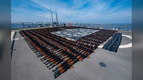 Захватили корабль с оружием для йеменских повстанцев - ВМС США - RT World News