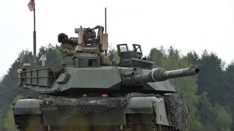 Австралия договорилась о новой оружейной сделке — RT World News