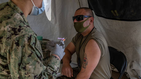 Еще больше морских пехотинцев подверглись чистке за отказ от укола Covid — RT World News