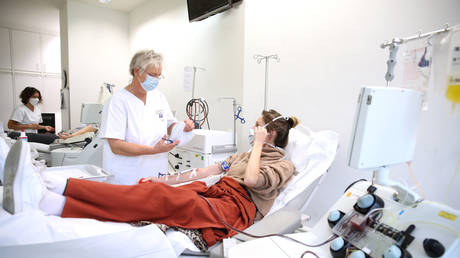 FDA запрещает лечение антителами Трампа — RT World News