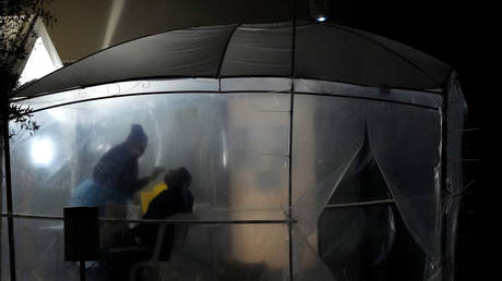 «Гибрид» Омикрон-Дельта получил зловещее имя — RT World News