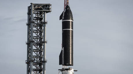 Маск хвастается «Мехазиллой» — RT World News