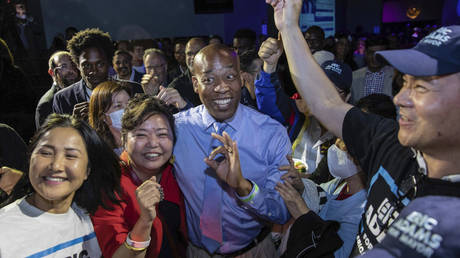 Мэр Нью-Йорка добивается назначения своего брата на ключевой пост — RT World News