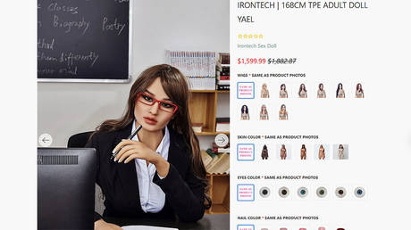 Модель подала в суд на компанию из-за секс-куклы-двойника — RT World News