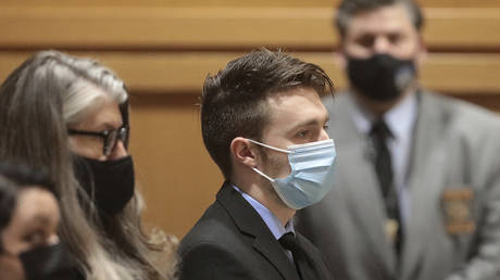 Мужчина убил родителей, которые обнаружили, что он подделал предложение о работе в SpaceX — RT World News