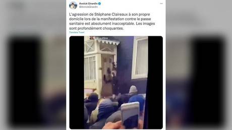 Протестующие против прививочного паспорта забросали депутата морскими водорослями — RT World News