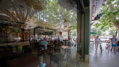 Сотни тысяч остались без электричества из-за рекордной жары — RT World News