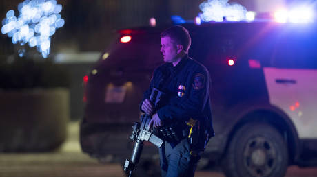 Торговый центр Mall of America заблокирован после сообщений об активном стрелке (ВИДЕО) - RT World News