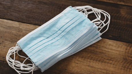 Ведущий Fox News забанен на YouTube из-за видео с маской Covid — RT World News