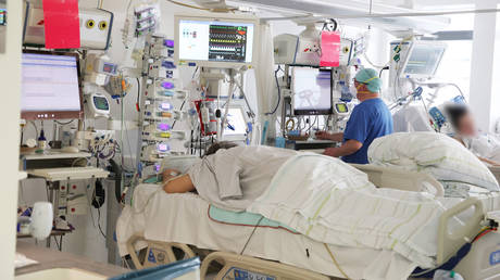 ВОЗ утверждает, что конец пандемии Covid «вероятен» — RT World News