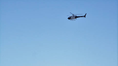 Еще один вертолет врезался в воду в пляжной зоне — RT World News