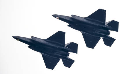 Финляндия делает огромные военные инвестиции с США — RT World News