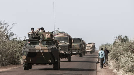 Франции приказали вывести войска «без промедления» — RT World News