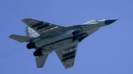 Город использует российский самолет перед пролетом Суперкубка — RT World News