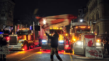 Эта «демократическая» нация превратилась в диктатуру — RT World News
