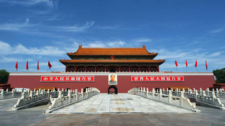 Китай ввел санкции против американских компаний из-за сделки с оружием Тайваня — RT World News