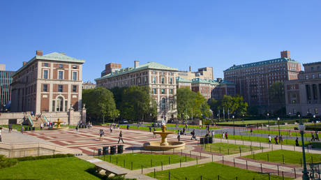 Отца приговорили по скандалу с поступлением в колледж, обязали выплатить $200 000 — RT World News