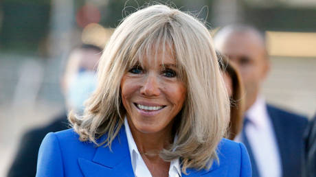 Первая леди Франции подала в суд на трансгендерные претензии — RT World News
