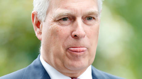 Принц Эндрю был «сексуальным вредителем», утверждает массажистка — RT World News