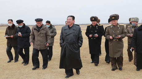 Резкое похудение Ким объяснили в северокорейском документальном фильме (ВИДЕО) — RT World News